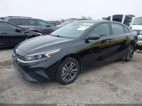 3KPF24AD1RE696871 2024 KIA FORTE - Image 2