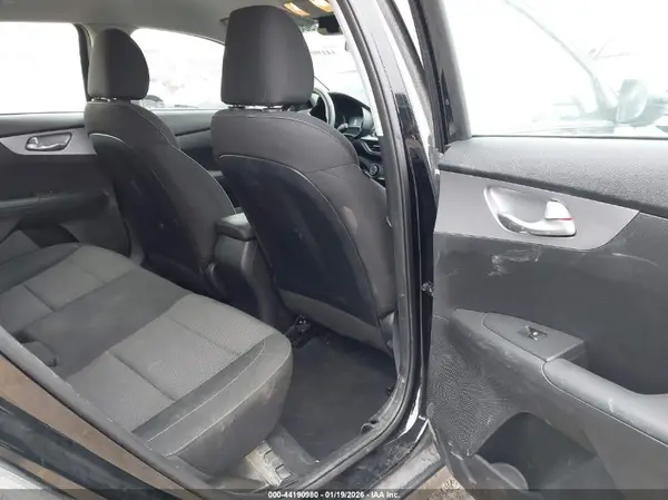 3KPF24AD1RE696871 2024 KIA FORTE - Image 8