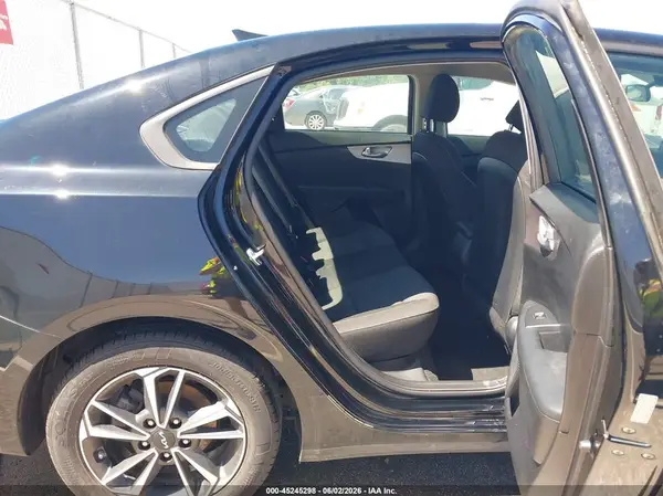 3KPF24AD1RE699432 2024 KIA FORTE - Image 8