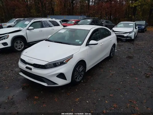3KPF24AD1RE699527 2024 KIA FORTE - Image 2