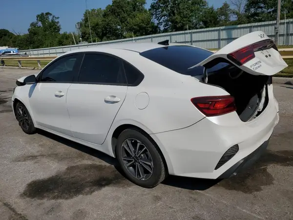 3KPF24AD1RE700370 2024 KIA FORTE - Image 2