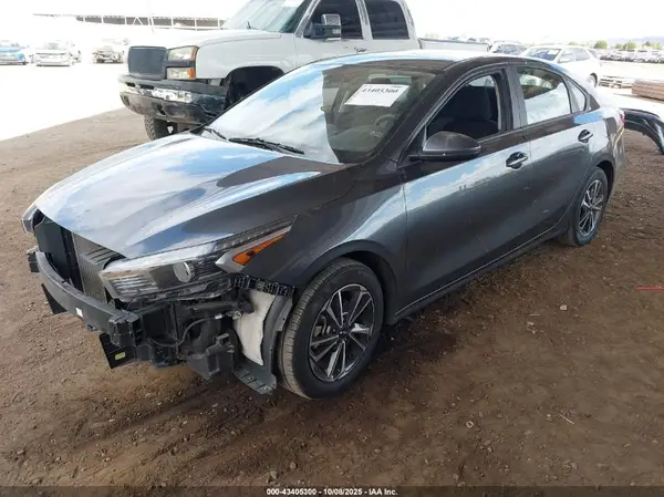 3KPF24AD1RE700868 2024 KIA FORTE - Image 2