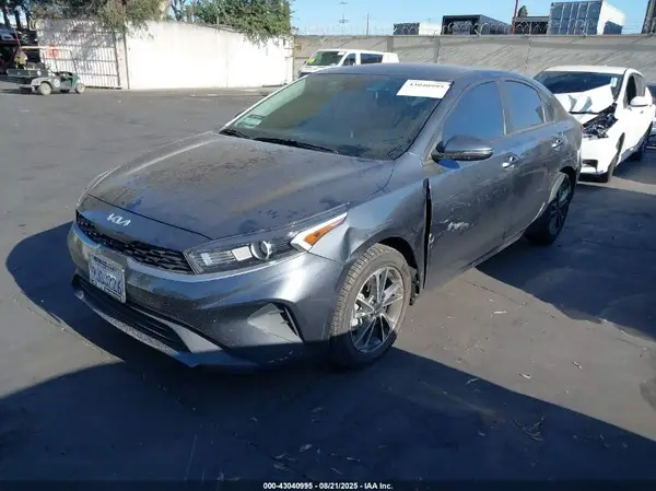 3KPF24AD1RE701244 2024 KIA FORTE - Image 2
