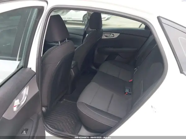 3KPF24AD1RE702555 2024 KIA FORTE - Image 8