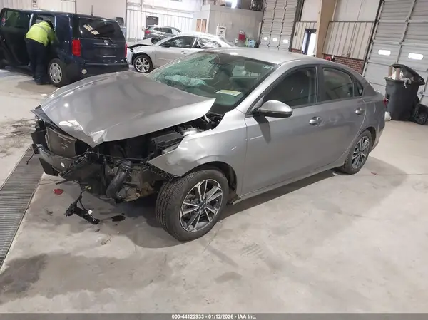 3KPF24AD1RE704029 2024 KIA FORTE - Image 2