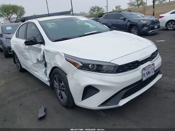 3KPF24AD1RE708176 2024 KIA FORTE - Image 1