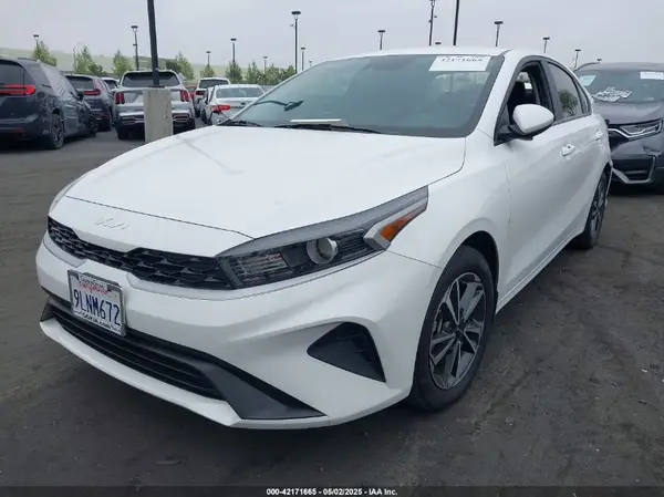 3KPF24AD1RE708176 2024 KIA FORTE - Image 2