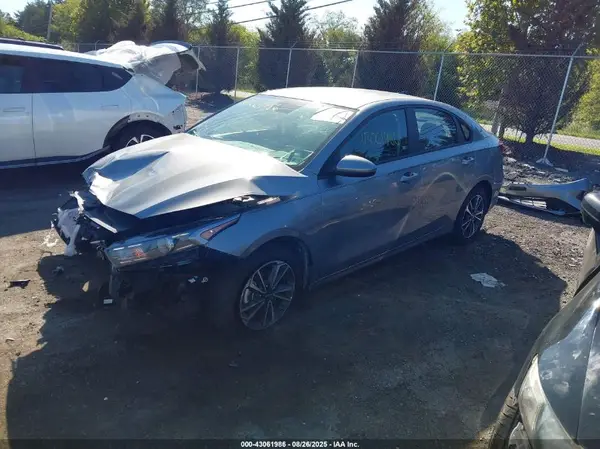 3KPF24AD1RE709134 2024 KIA FORTE - Image 2