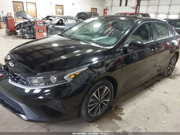 3KPF24AD1RE712261 2024 KIA FORTE - Image 2