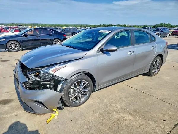 3KPF24AD1RE713281 2024 KIA FORTE - Image 1