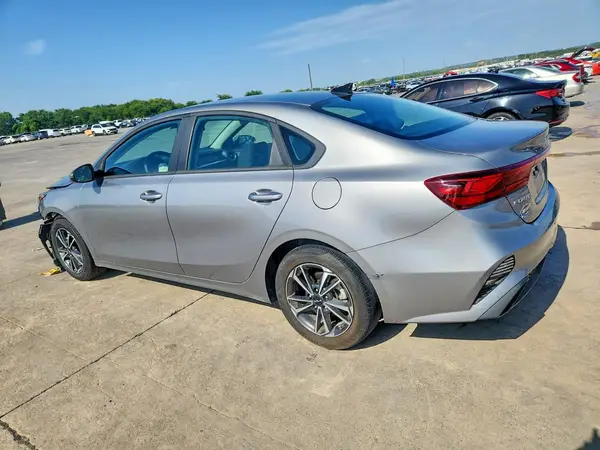 3KPF24AD1RE713281 2024 KIA FORTE - Image 2