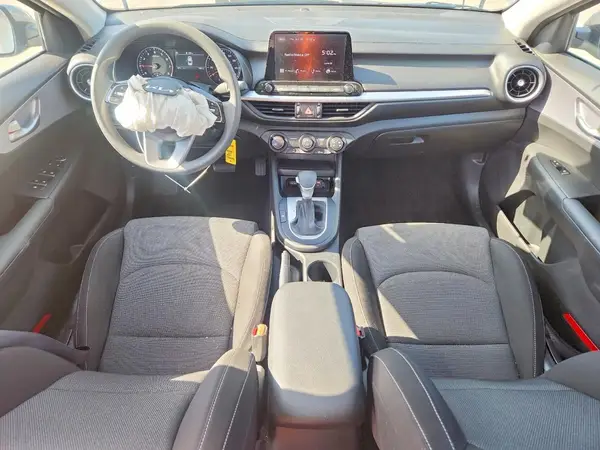 3KPF24AD1RE713281 2024 KIA FORTE - Image 8