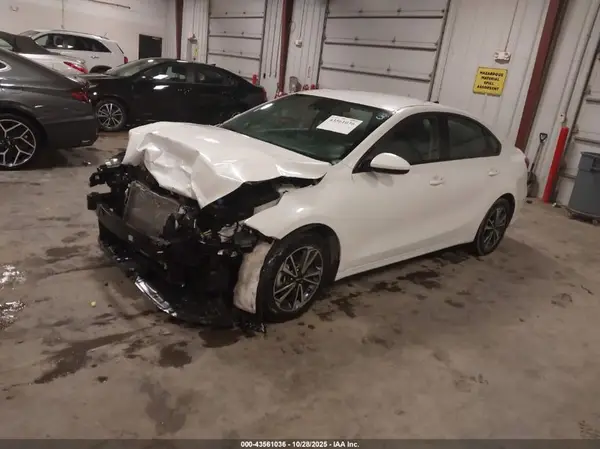 3KPF24AD1RE714382 2024 KIA FORTE - Image 2
