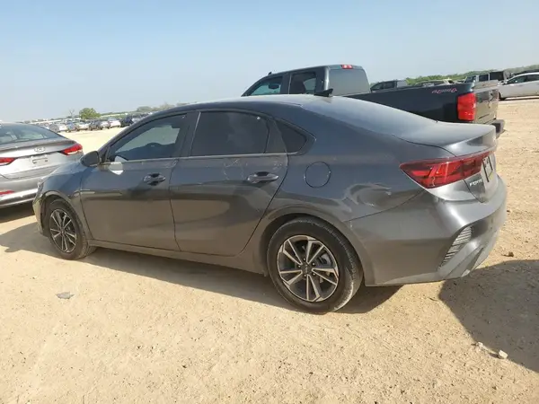 3KPF24AD1RE715127 2024 KIA FORTE - Image 2