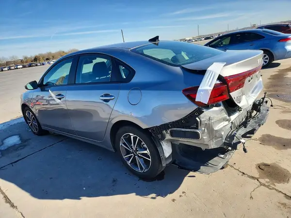 3KPF24AD1RE715418 2024 KIA FORTE - Image 2