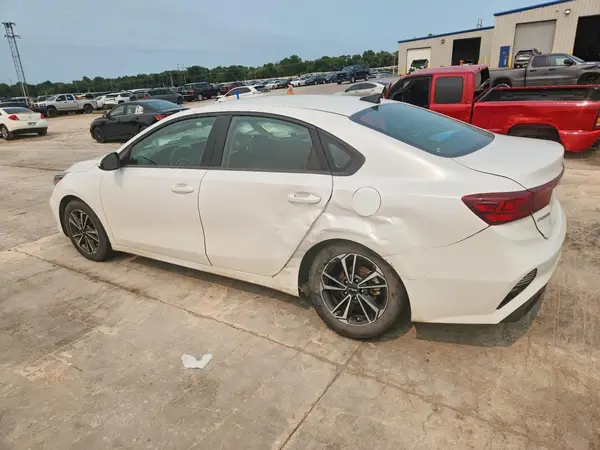 3KPF24AD1RE716374 2024 KIA FORTE - Image 2