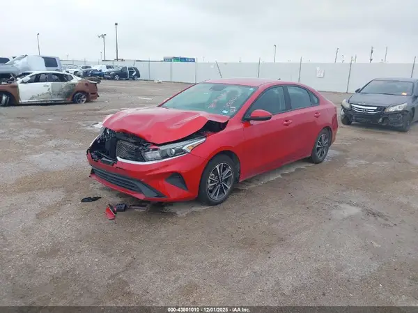 3KPF24AD1RE717511 2024 KIA FORTE - Image 2