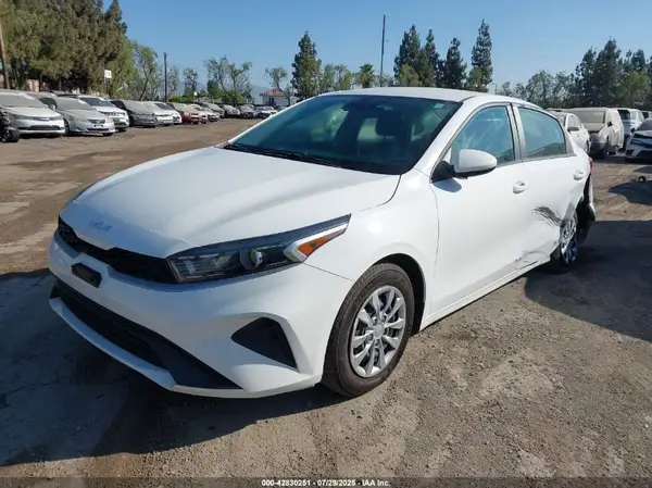 3KPF24AD1RE725575 2024 KIA FORTE - Image 2