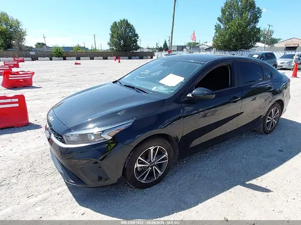3KPF24AD1RE726502 2024 KIA FORTE - Image 2