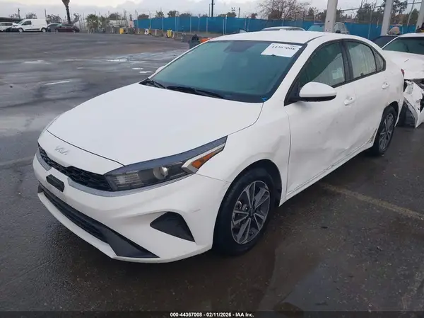 3KPF24AD1RE729285 2024 KIA FORTE - Image 2