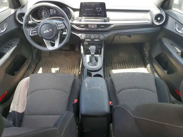 3KPF24AD1RE729383 2024 KIA FORTE - Image 8