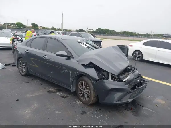 3KPF24AD1RE733224 2024 KIA FORTE - Image 1