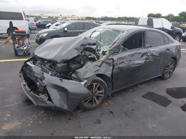 3KPF24AD1RE733224 2024 KIA FORTE - Image 2