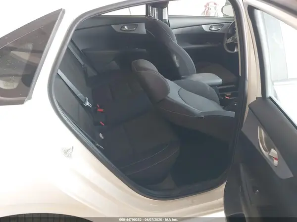 3KPF24AD1RE734518 2024 KIA FORTE - Image 8