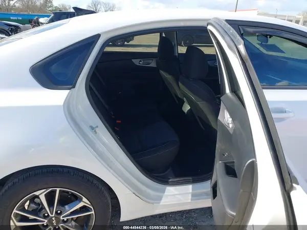 3KPF24AD1RE734776 2024 KIA FORTE - Image 8