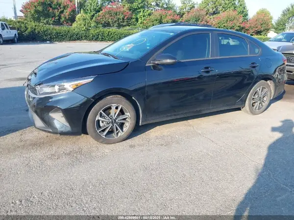 3KPF24AD1RE735068 2024 KIA FORTE - Image 2