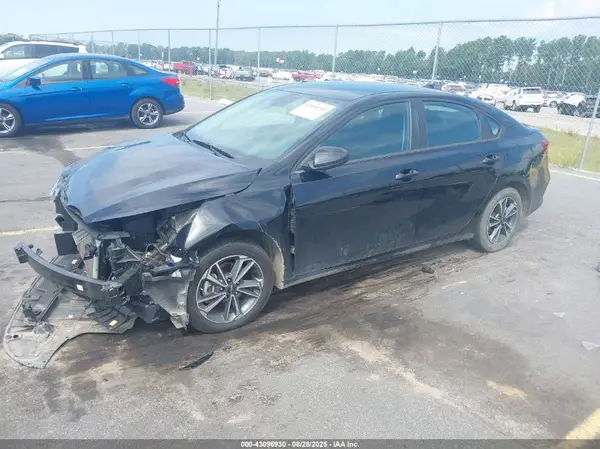 3KPF24AD1RE735684 2024 KIA FORTE - Image 2