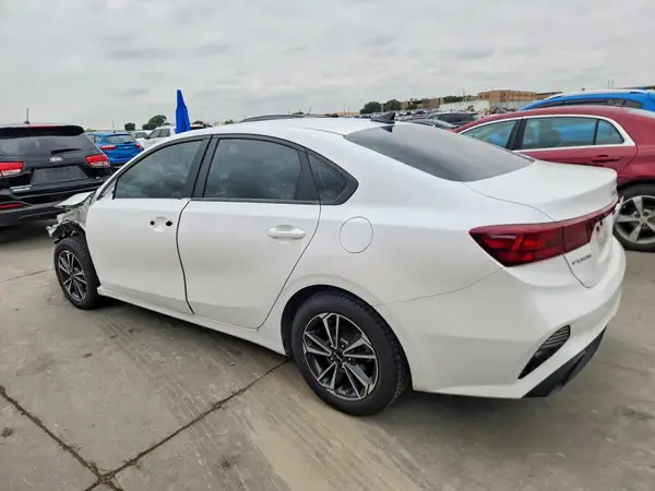 3KPF24AD1RE737080 2024 KIA FORTE - Image 2