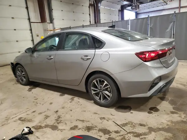 3KPF24AD1RE737483 2024 KIA FORTE - Image 2