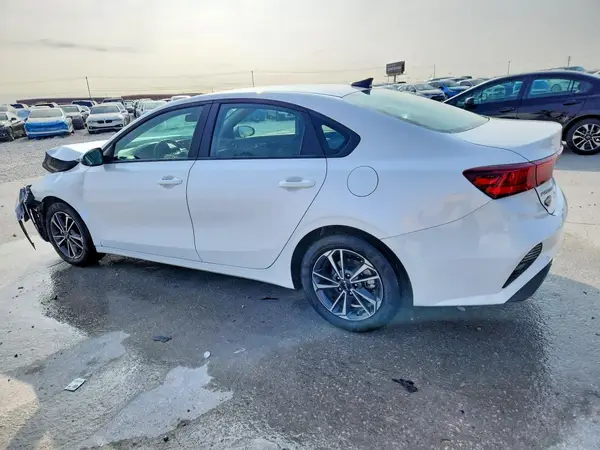 3KPF24AD1RE738374 2024 KIA FORTE - Image 2