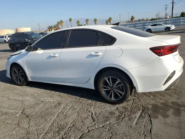 3KPF24AD1RE738732 2024 KIA FORTE - Image 2