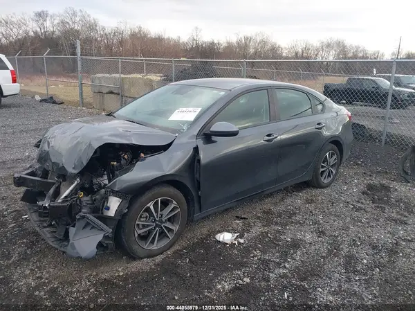 3KPF24AD1RE739606 2024 KIA FORTE - Image 2
