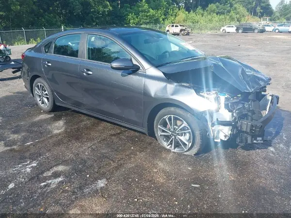 3KPF24AD1RE740268 2024 KIA FORTE - Image 1