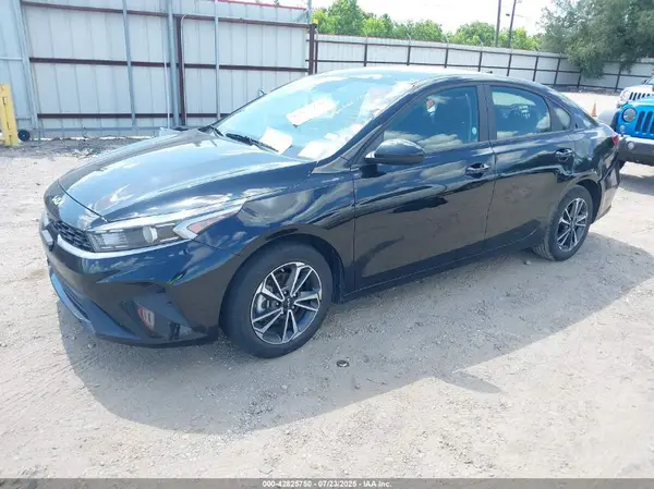 3KPF24AD1RE741372 2024 KIA FORTE - Image 2