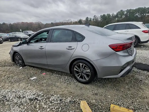 3KPF24AD1RE747396 2024 KIA FORTE - Image 2