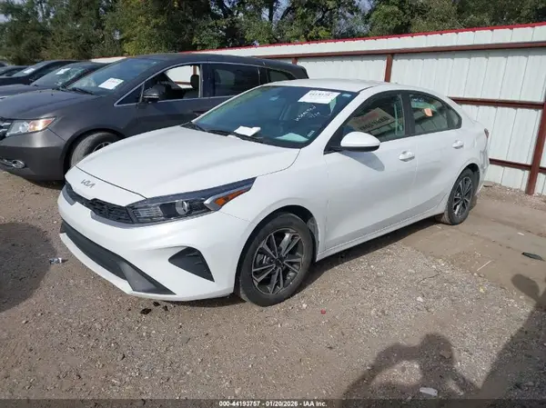 3KPF24AD1RE748743 2024 KIA FORTE - Image 2