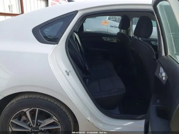 3KPF24AD1RE748743 2024 KIA FORTE - Image 8