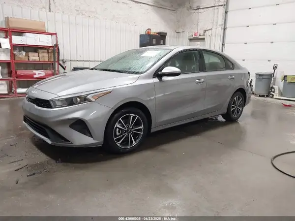 3KPF24AD1RE750198 2024 KIA FORTE - Image 2