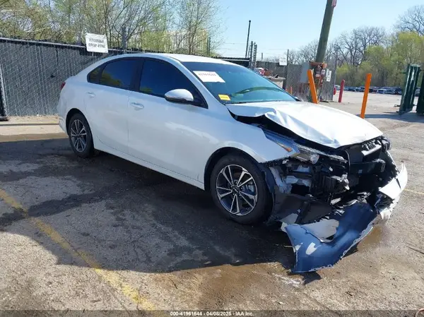 3KPF24AD1RE750850 2024 KIA FORTE - Image 1