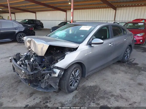 3KPF24AD1RE752338 2024 KIA FORTE - Image 2