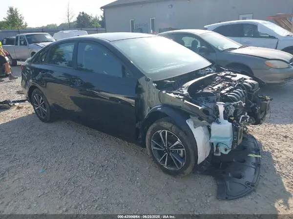 3KPF24AD1RE753814 2024 KIA FORTE - Image 1