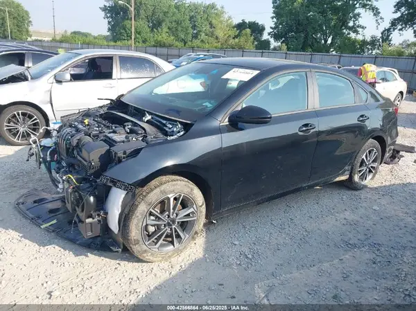 3KPF24AD1RE753814 2024 KIA FORTE - Image 2