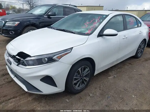3KPF24AD1RE754025 2024 KIA FORTE - Image 2