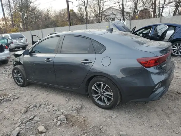 3KPF24AD1RE754882 2024 KIA FORTE - Image 2
