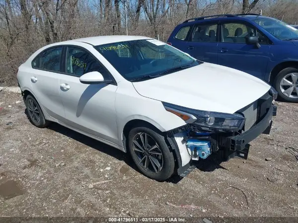 3KPF24AD1RE757040 2024 KIA FORTE - Image 1