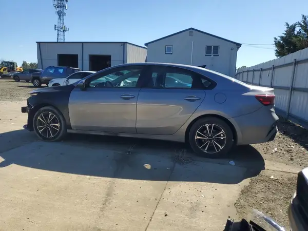 3KPF24AD1RE757782 2024 KIA FORTE - Image 2